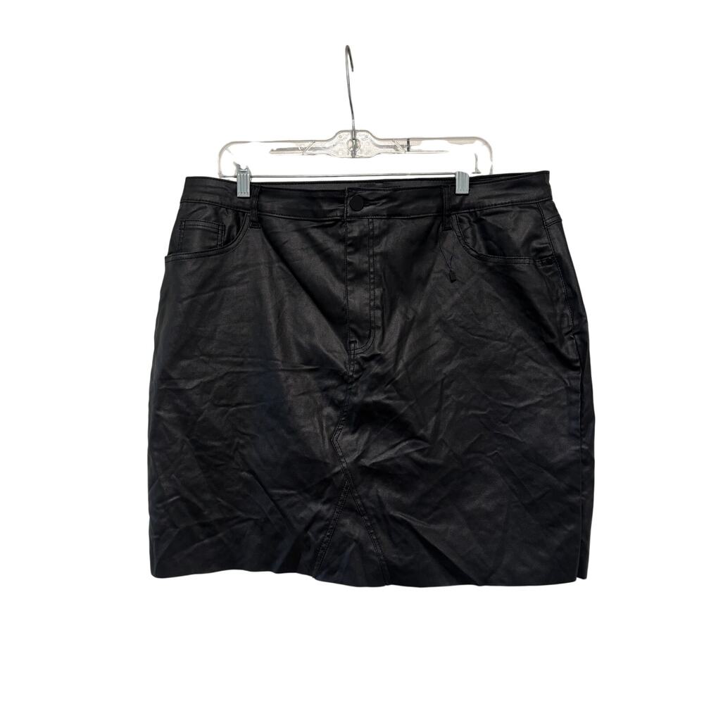 PrettyLittleThing Women's Black Coated Mini Skirt UK 20 EU 48 - Picture 2 of 7